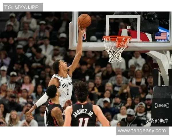 马刺与火箭季后赛第二场激战回顾与精彩瞬间分析