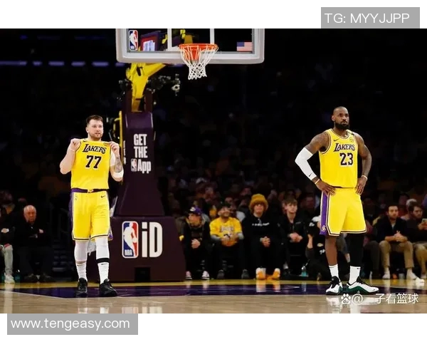 2016年11月5日湖人与勇士的激烈对决回顾与精彩瞬间分析