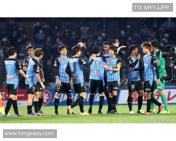 大板樱花与广岛三箭的激烈对决展现日本足球的魅力与激情