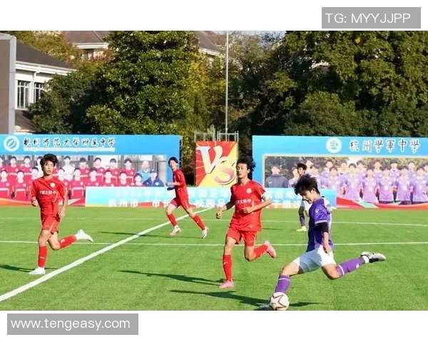 杭州足球队中路突破革新探索新战术助力球队崛起与发展